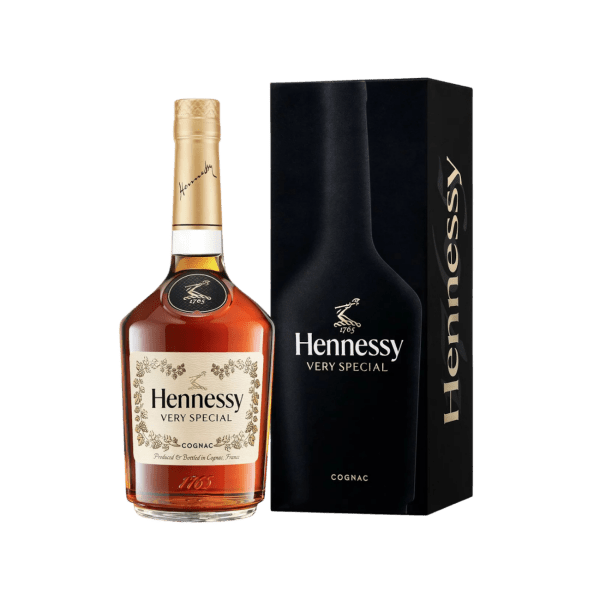 Hennessy Very Special cognac bottle with branded box, premium alcoholic drink